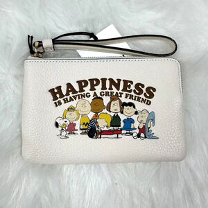 Coach X Peanuts Corner Zip Wristlet In Leather/Gold/Chalk Multi CBP29 NWT